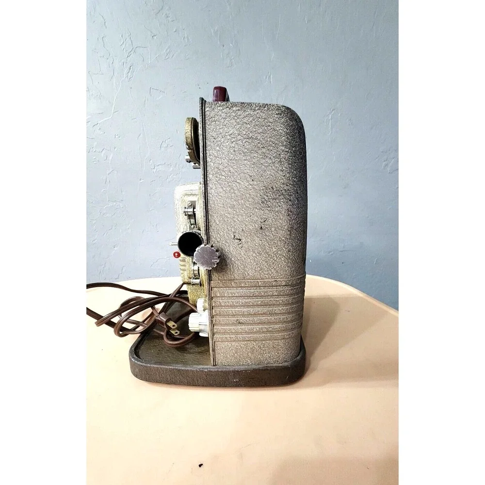 VINTAGE KEYSTONE 8MM FILM‎ PROJECTOR MODEL K-100 POWERS ON SEEMS TO WORK AS IS